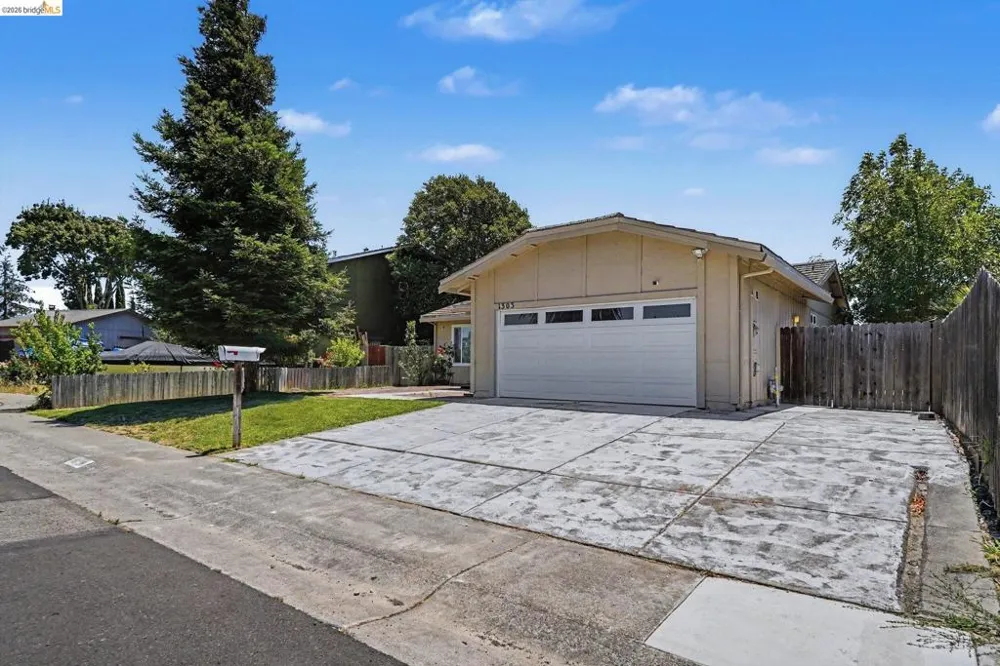 1303 Crane Dr Suisun City, CA 94585