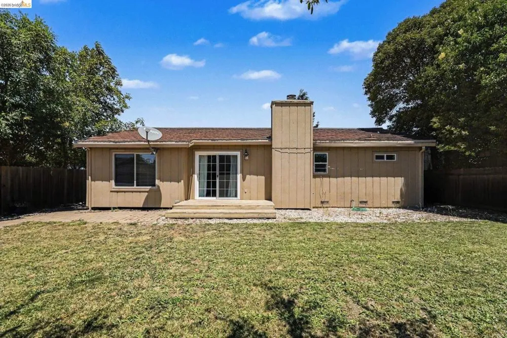 1303 Crane Dr Suisun City, CA 94585