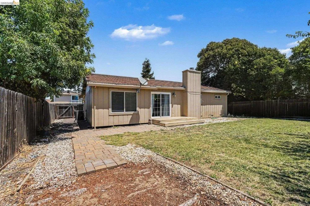 1303 Crane Dr Suisun City, CA 94585