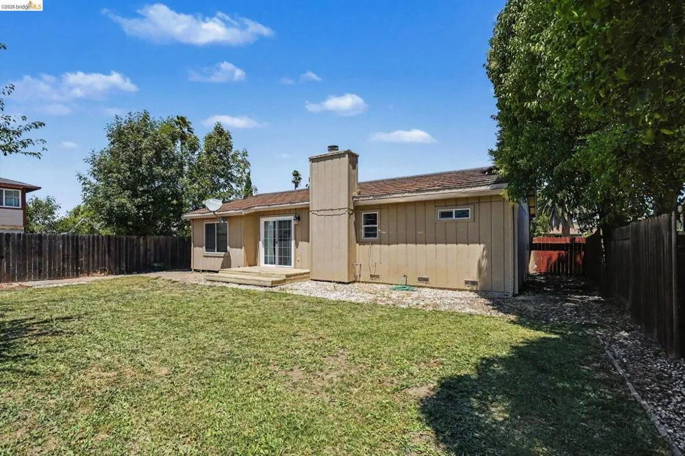 1303 Crane Dr Suisun City, CA 94585