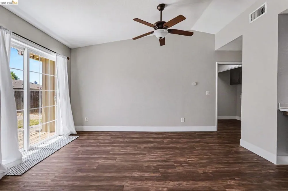 1303 Crane Dr Suisun City, CA 94585