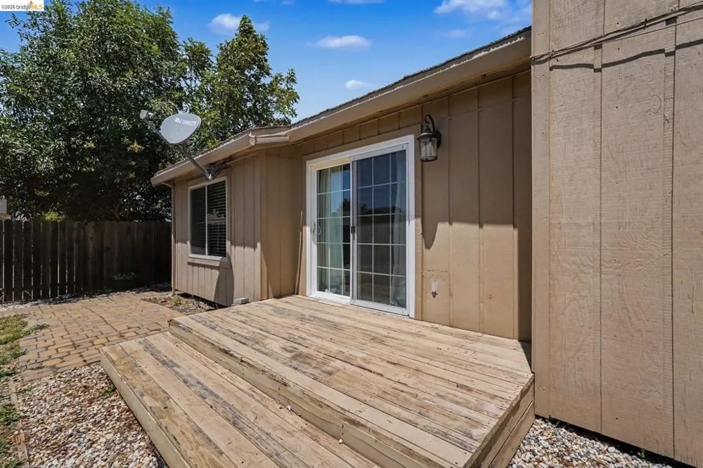 1303 Crane Dr Suisun City, CA 94585