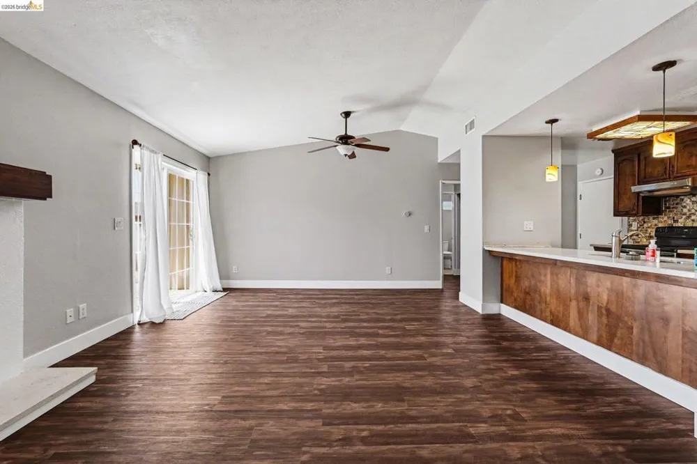 1303 Crane Dr Suisun City, CA 94585