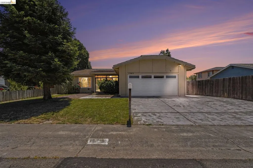 1303 Crane Dr Suisun City, CA 94585