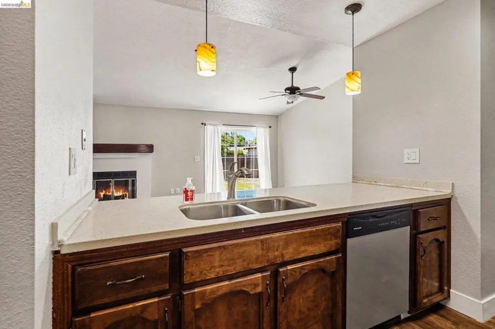 1303 Crane Dr Suisun City, CA 94585