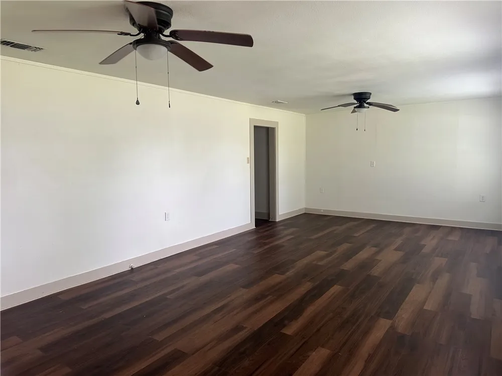 215 W Heard Refugio, TX 78377