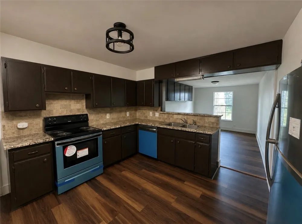 215 W Heard Refugio, TX 78377