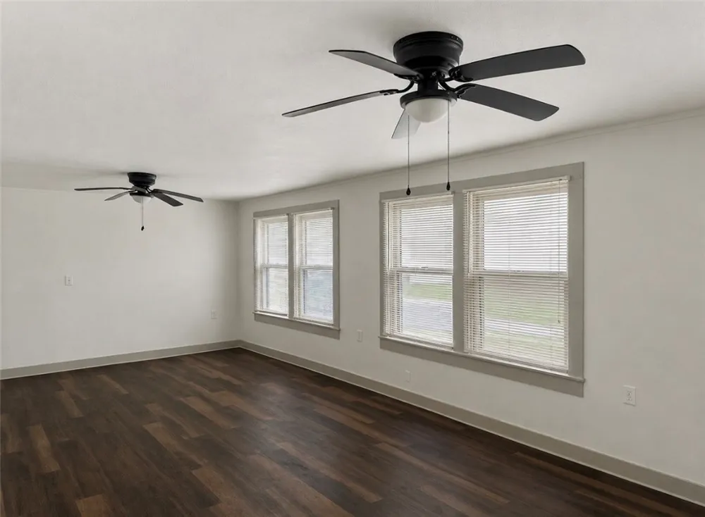 215 W Heard Refugio, TX 78377