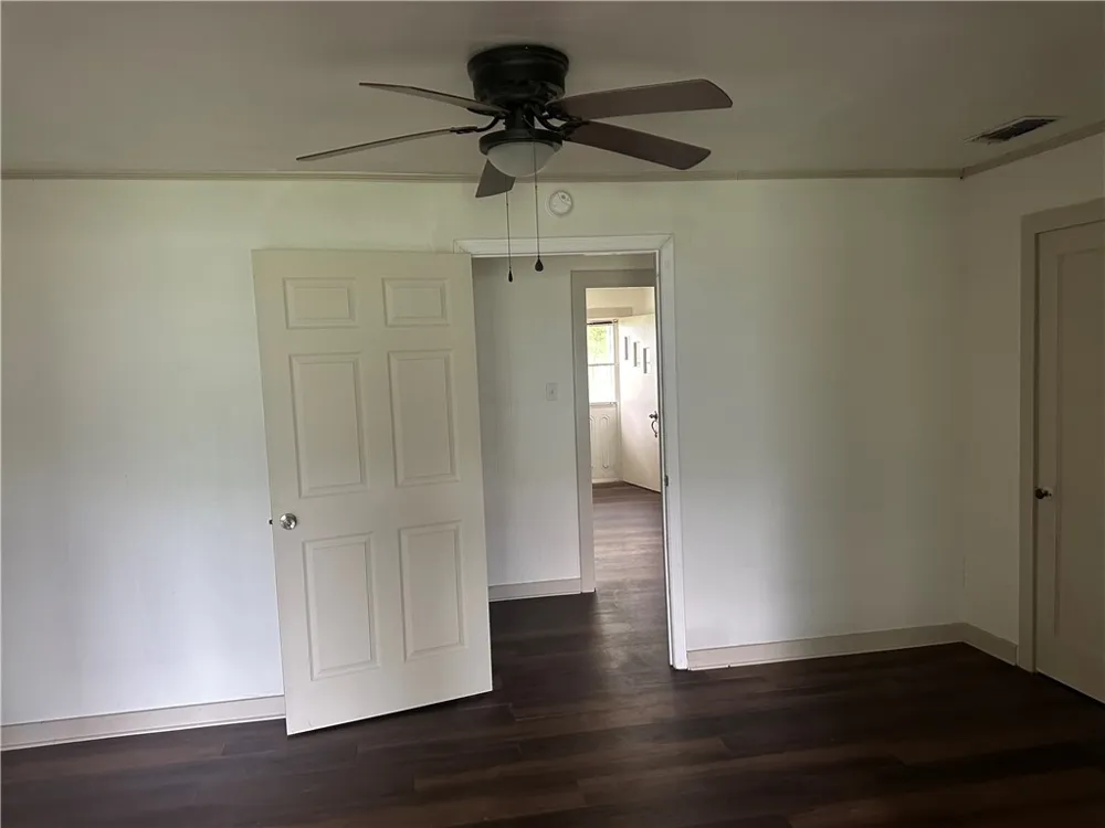 215 W Heard Refugio, TX 78377