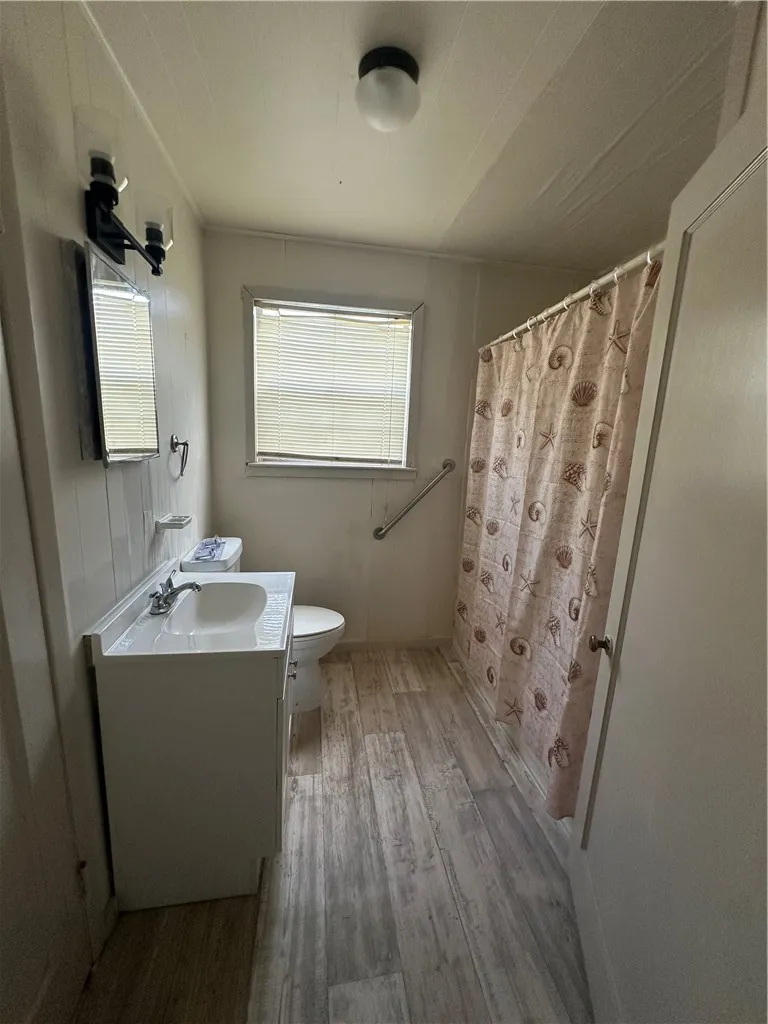 215 W Heard Refugio, TX 78377