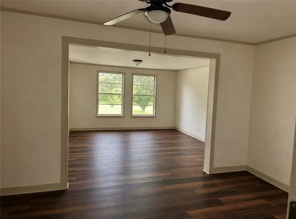 215 W Heard Refugio, TX 78377