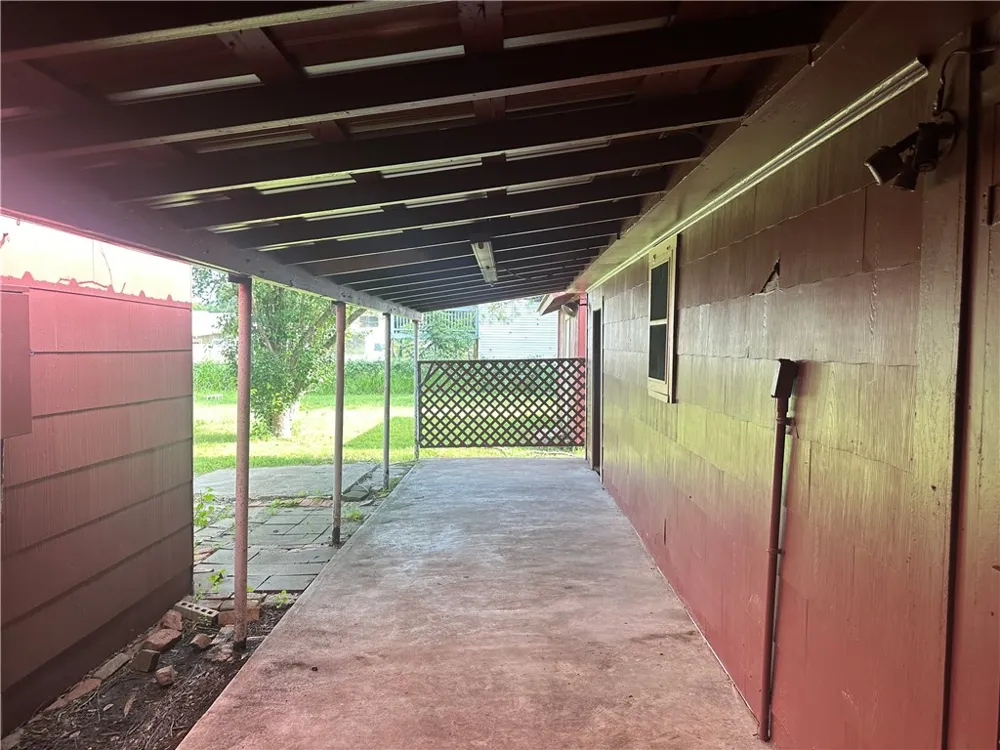 215 W Heard Refugio, TX 78377