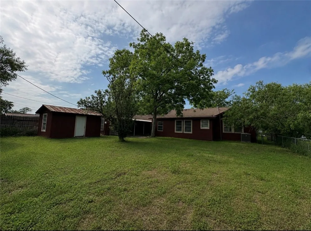 215 W Heard Refugio, TX 78377