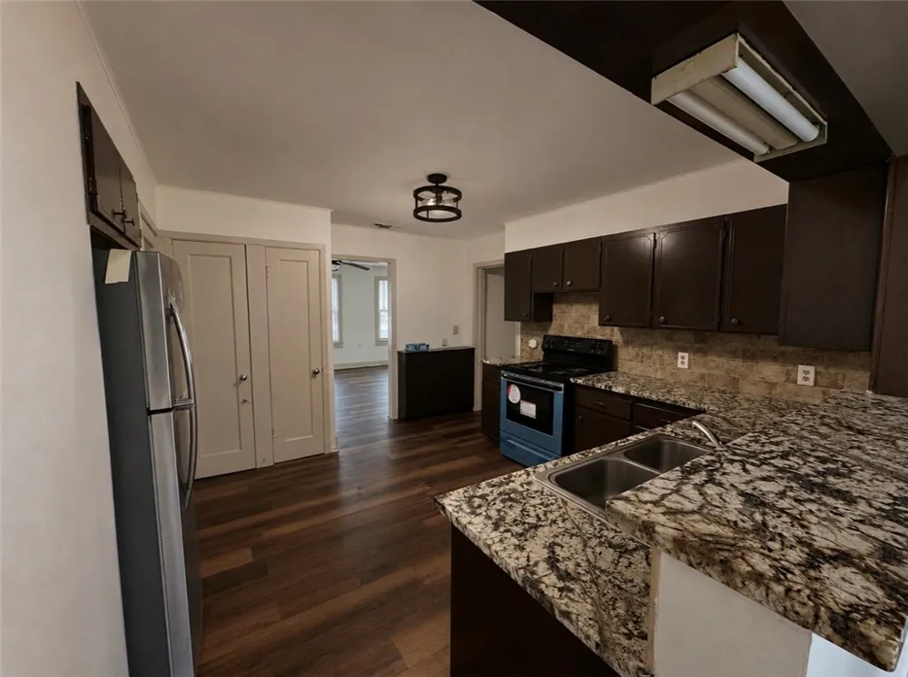 215 W Heard Refugio, TX 78377