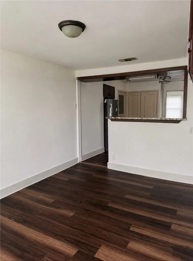 215 W Heard Refugio, TX 78377