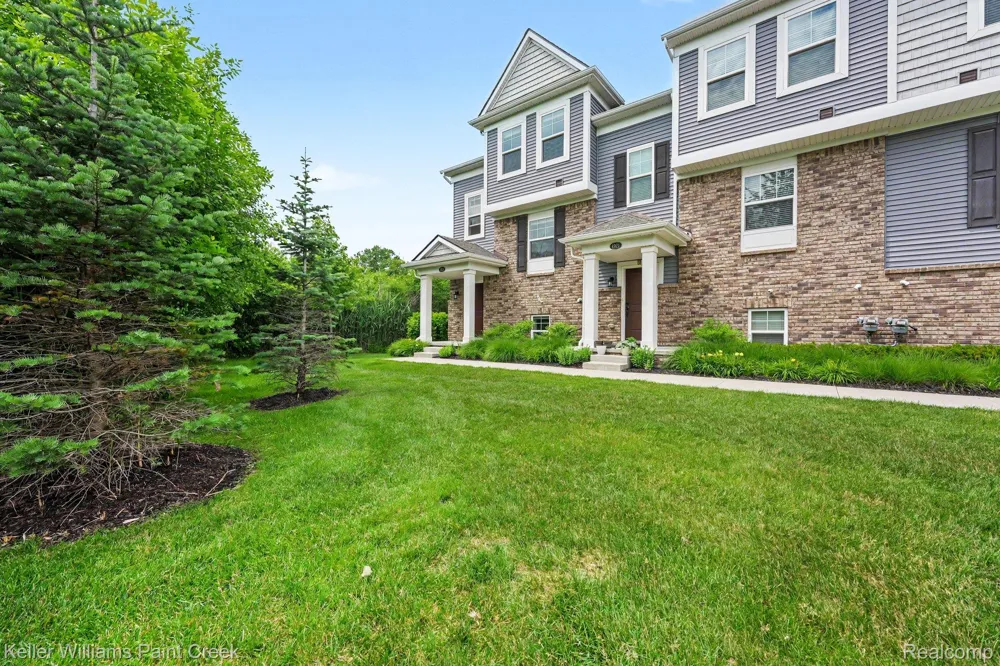 4923 Treeside Lane Troy City, MI 48098