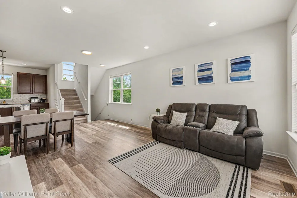 4923 Treeside Lane Troy City, MI 48098