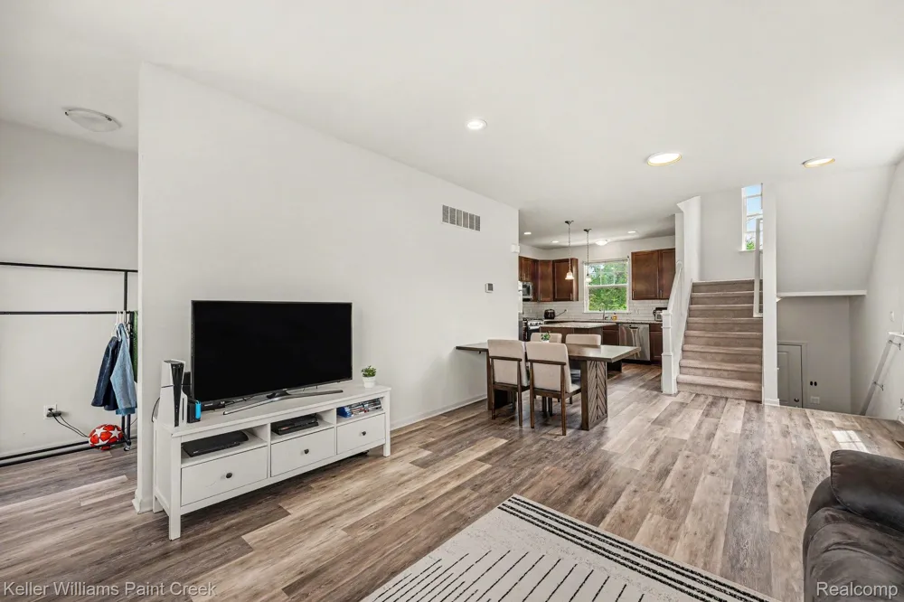 4923 Treeside Lane Troy City, MI 48098