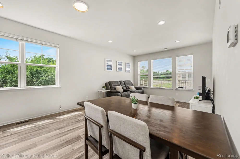 4923 Treeside Lane Troy City, MI 48098