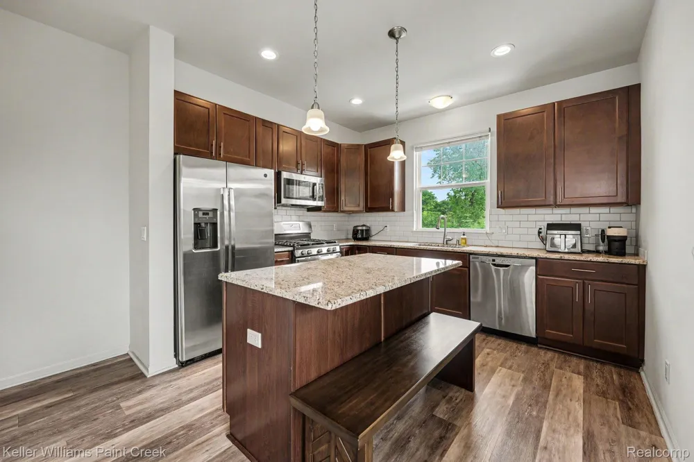 4923 Treeside Lane Troy City, MI 48098