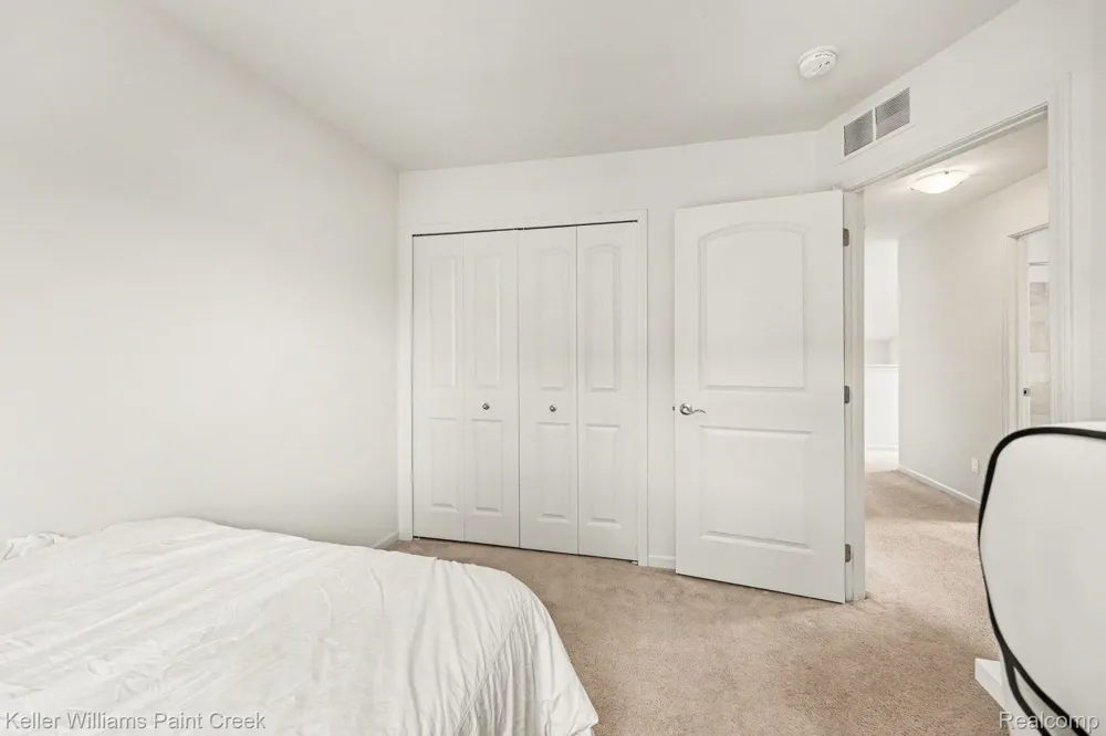 4923 Treeside Lane Troy City, MI 48098