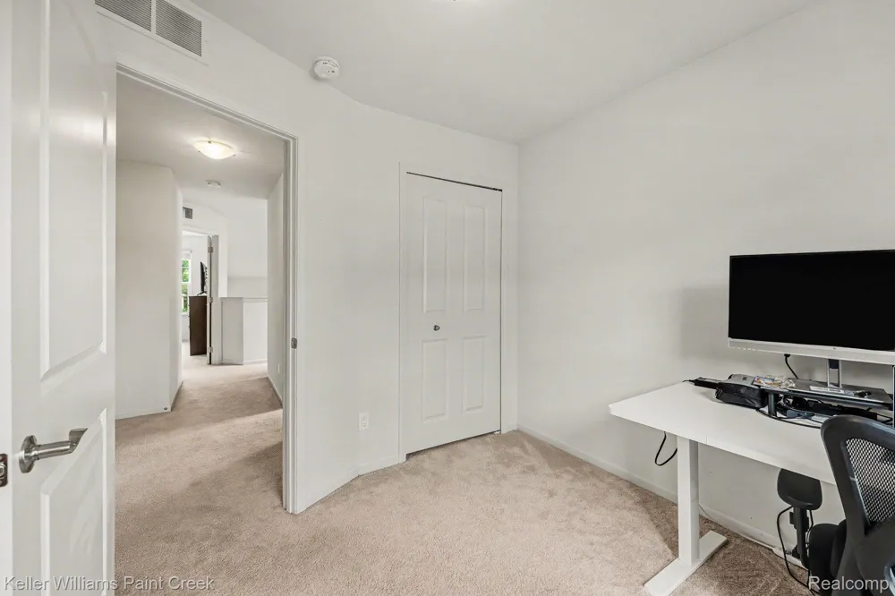 4923 Treeside Lane Troy City, MI 48098