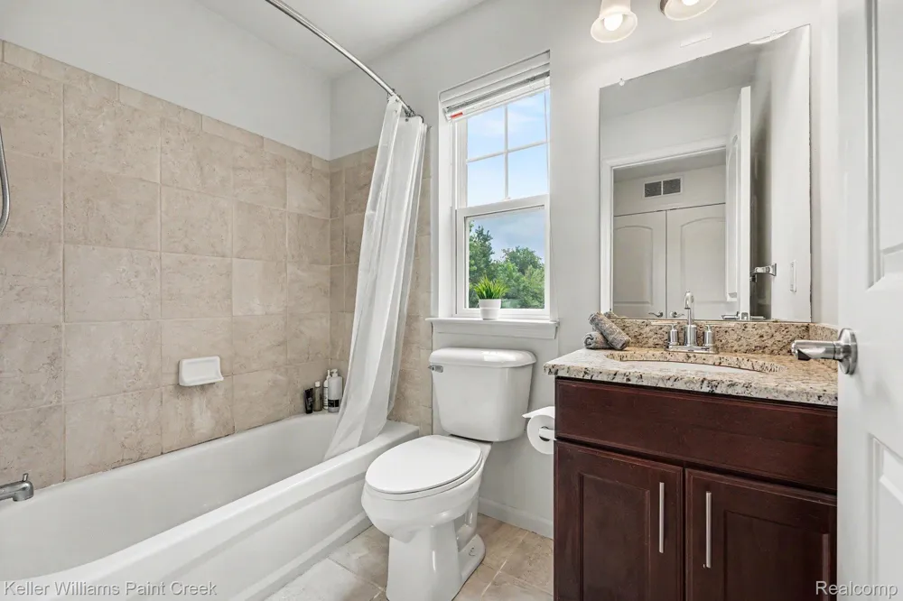 4923 Treeside Lane Troy City, MI 48098