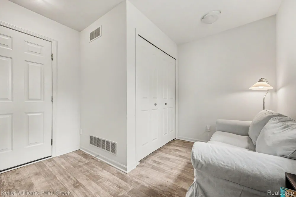 4923 Treeside Lane Troy City, MI 48098