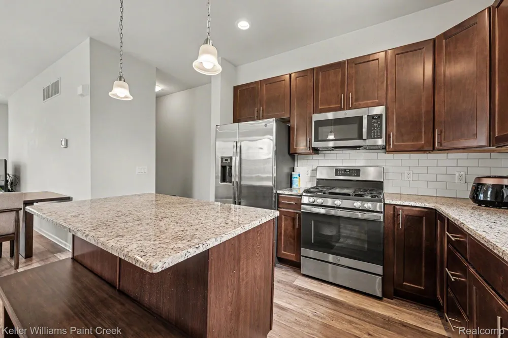 4923 Treeside Lane Troy City, MI 48098