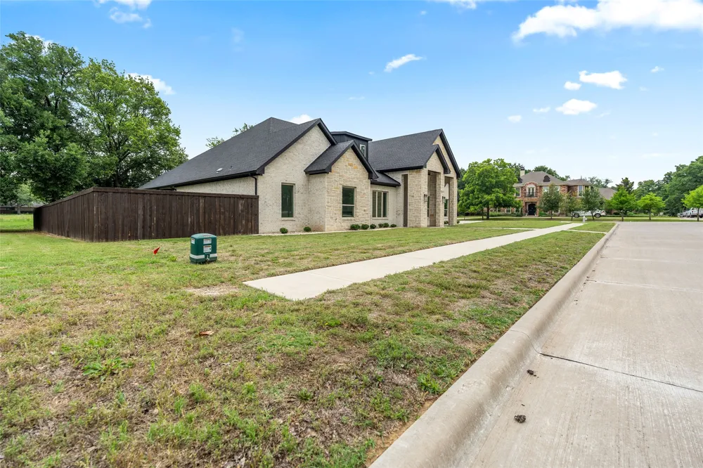 7611 Awadi Court Arlington, TX 76001