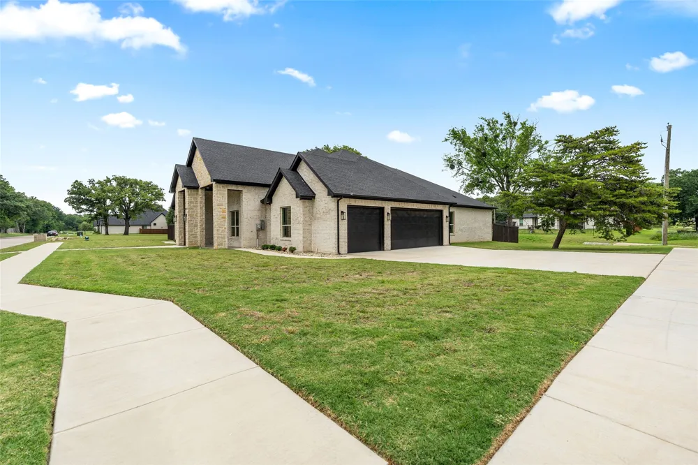 7611 Awadi Court Arlington, TX 76001