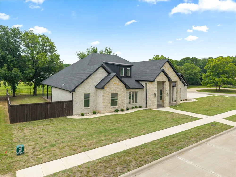 7611 Awadi Court Arlington, TX 76001