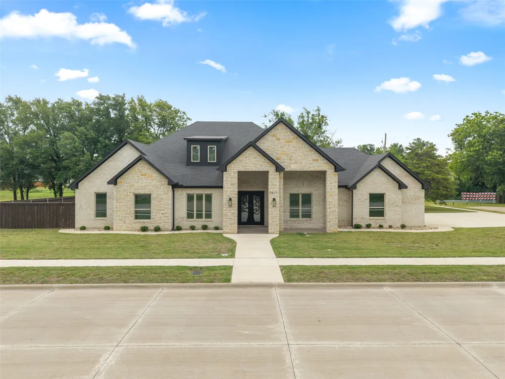 7611 Awadi Court Arlington, TX 76001