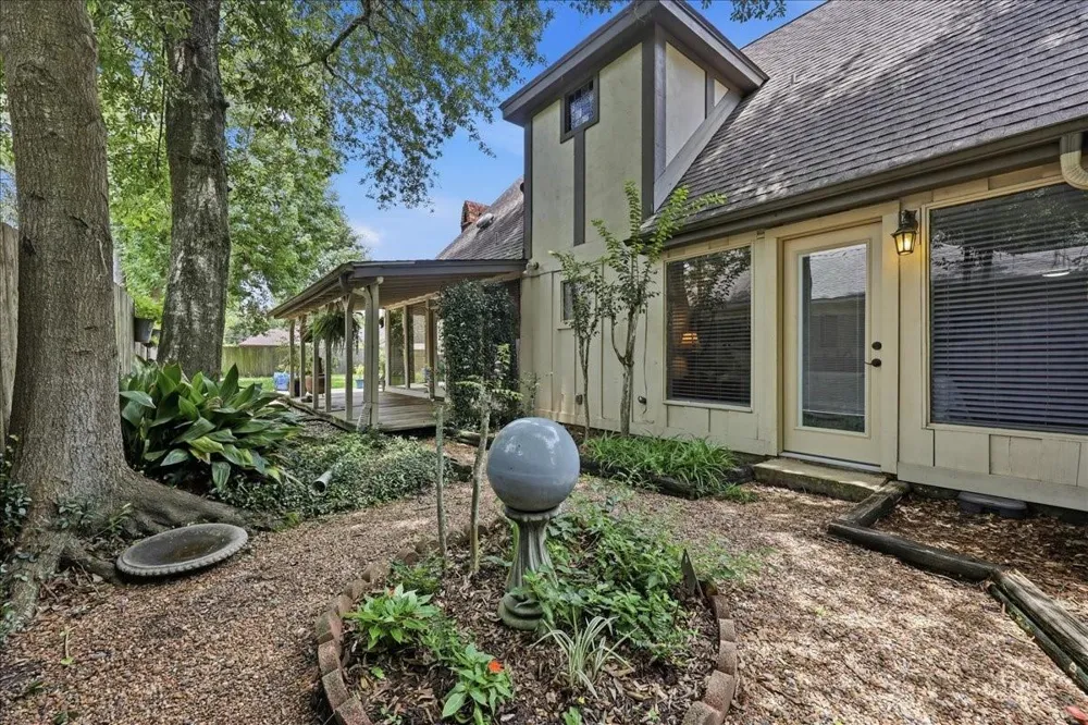 4702 Frost Place Orange, TX 77630