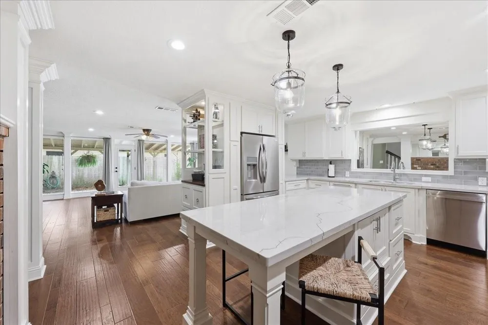 4702 Frost Place Orange, TX 77630