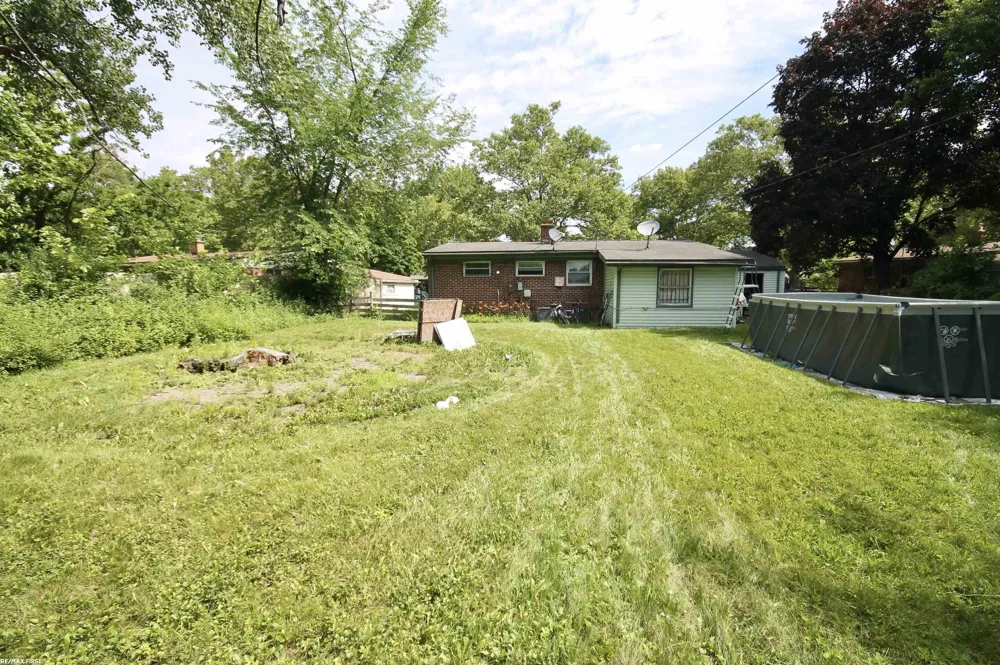 13301 Kenwood Street Oak Park City, MI 48237