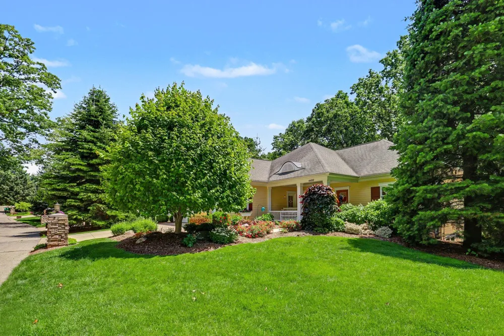4492 Oak Arbor Drive NE Plainfield Charter Township, MI 49525