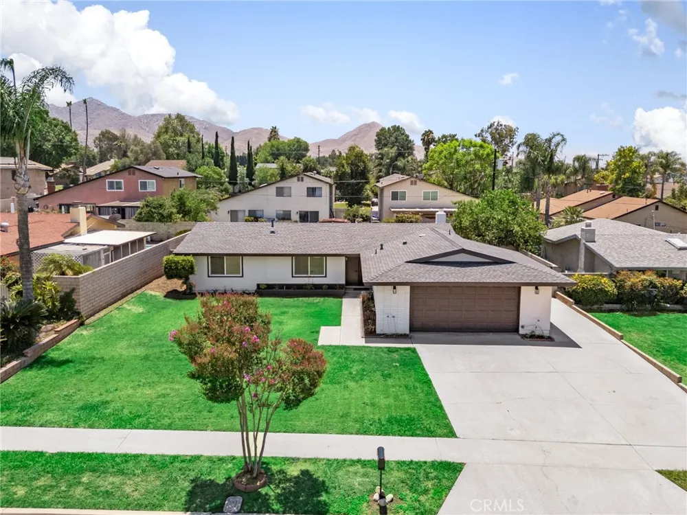 22139 Tanager Street Grand Terrace, CA 92313