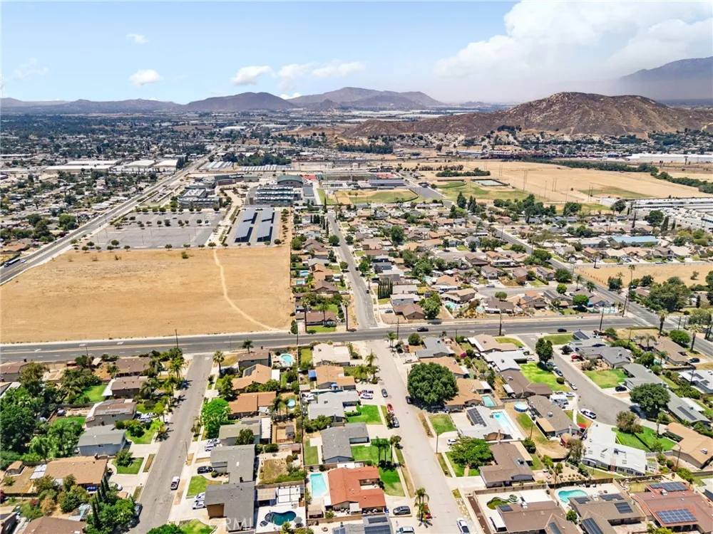 22139 Tanager Street Grand Terrace, CA 92313