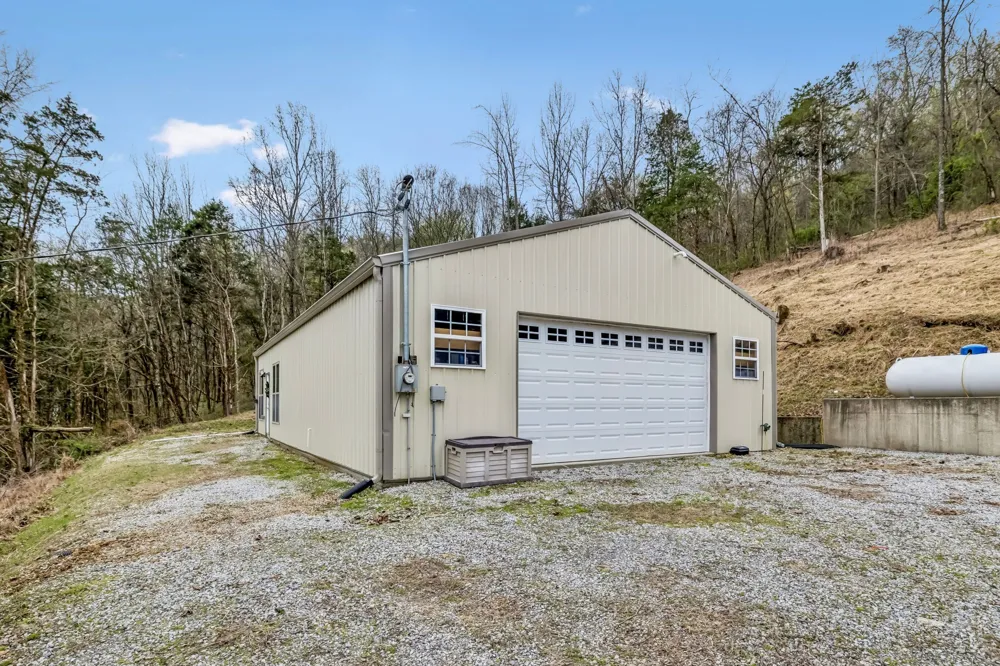 18 York Ln Elmwood, TN 38560