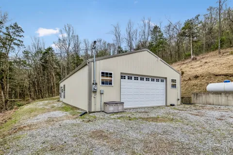 18 York Ln
