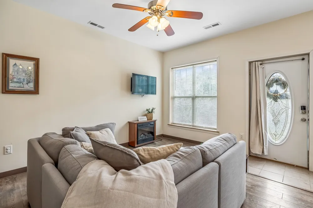 18 York Ln Elmwood, TN 38560