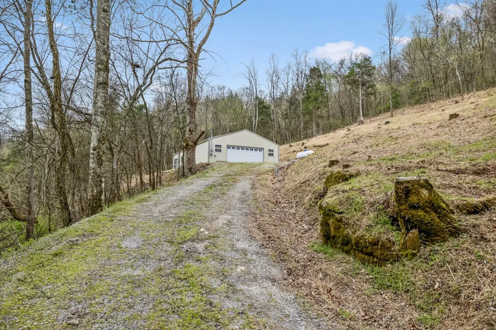 18 York Ln Elmwood, TN 38560