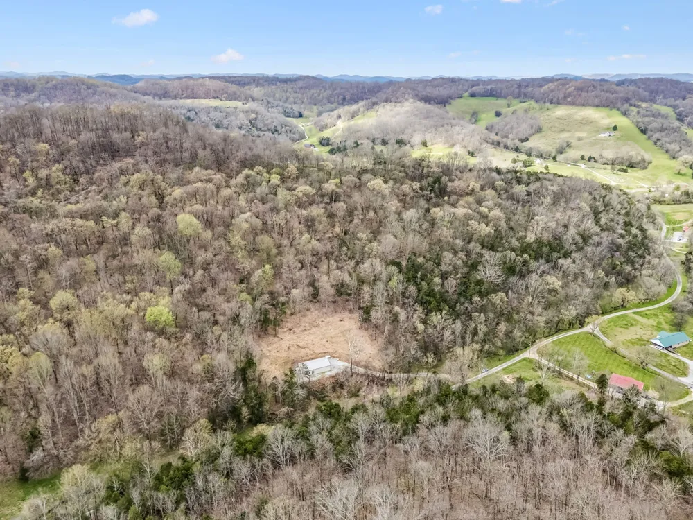 18 York Ln Elmwood, TN 38560