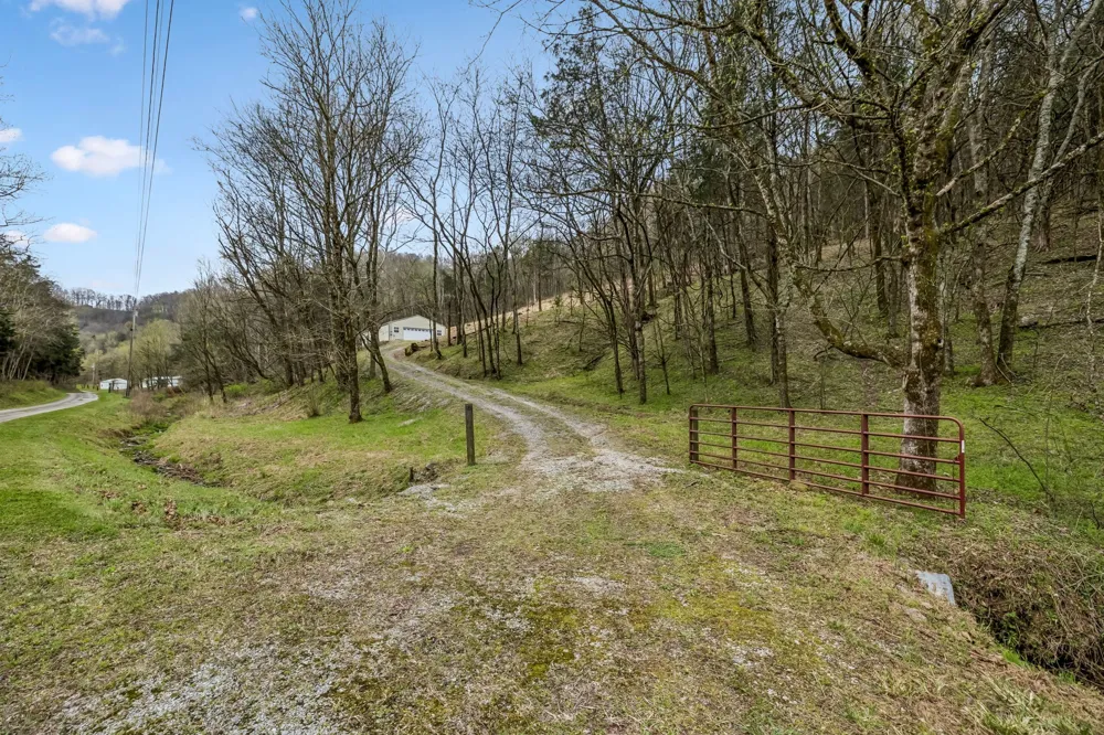 18 York Ln Elmwood, TN 38560