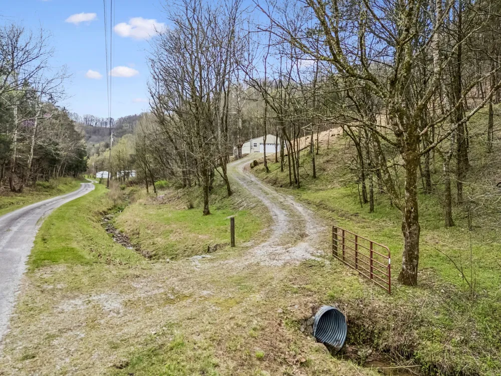 18 York Ln Elmwood, TN 38560