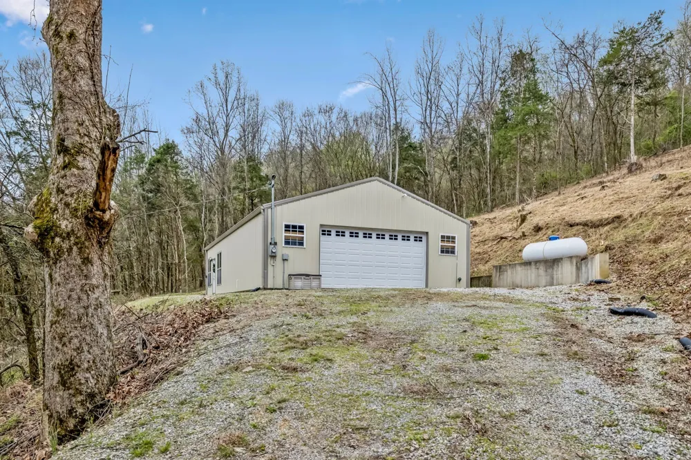 18 York Ln Elmwood, TN 38560