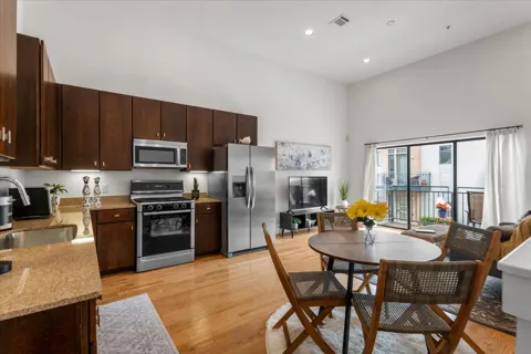6000 S Congress Avenue #124