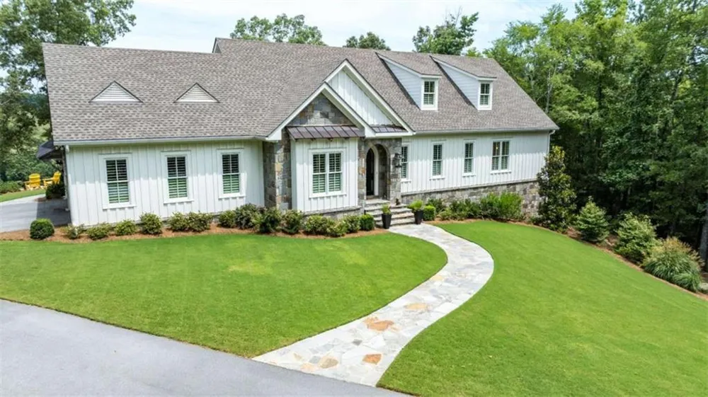 185 Marion Dairy Road Lindale, GA 30147