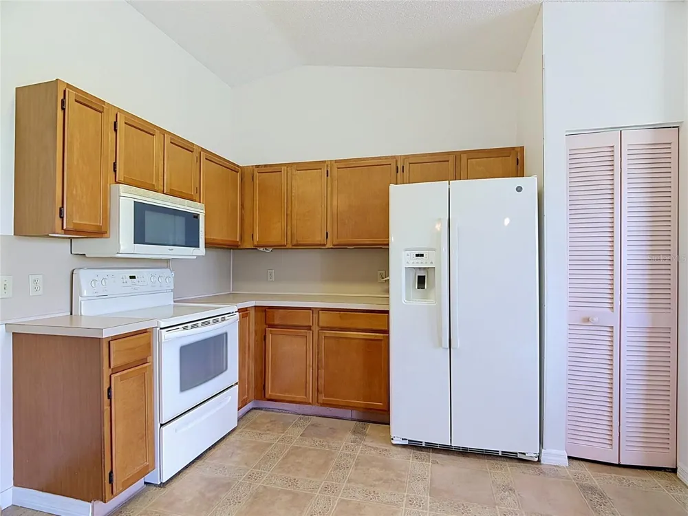 6121 KITTIWAKE DRIVE Lakeland, FL 33809